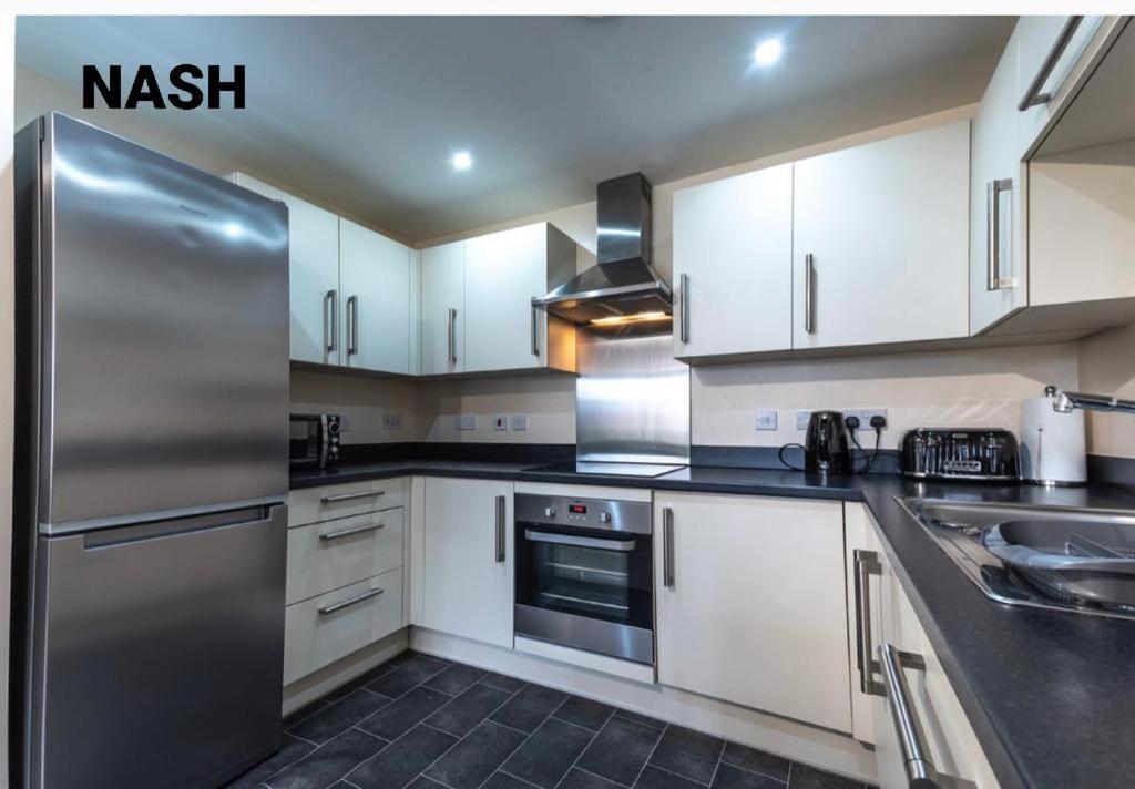Stylish 2 Bedroom Apartment-Short Term Lets & Serviced Accomodation רדינג מראה חיצוני תמונה