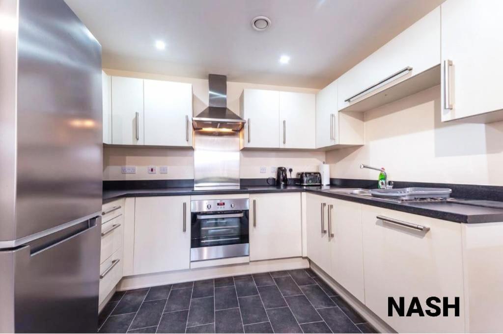 Stylish 2 Bedroom Apartment-Short Term Lets & Serviced Accomodation רדינג מראה חיצוני תמונה