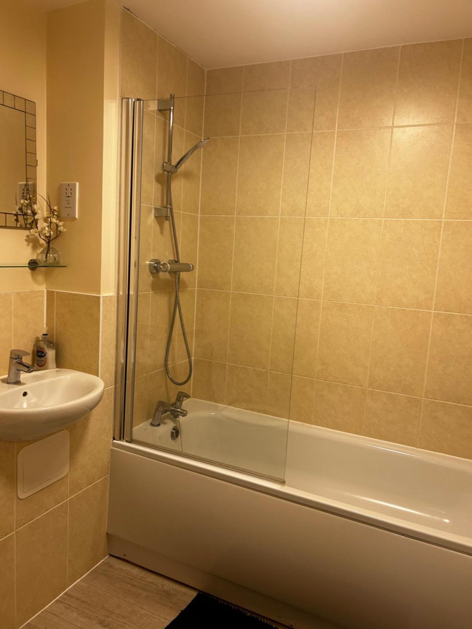 Stylish 2 Bedroom Apartment-Short Term Lets & Serviced Accomodation רדינג מראה חיצוני תמונה